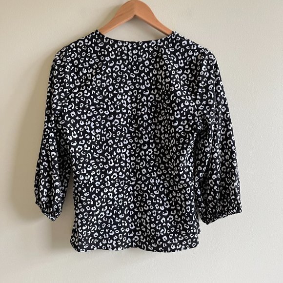 Bobeau Black & White Leopard Print‎ V Neck Wrap Blouse w/ Button Top Womens Sz M - Picture 6 of 6